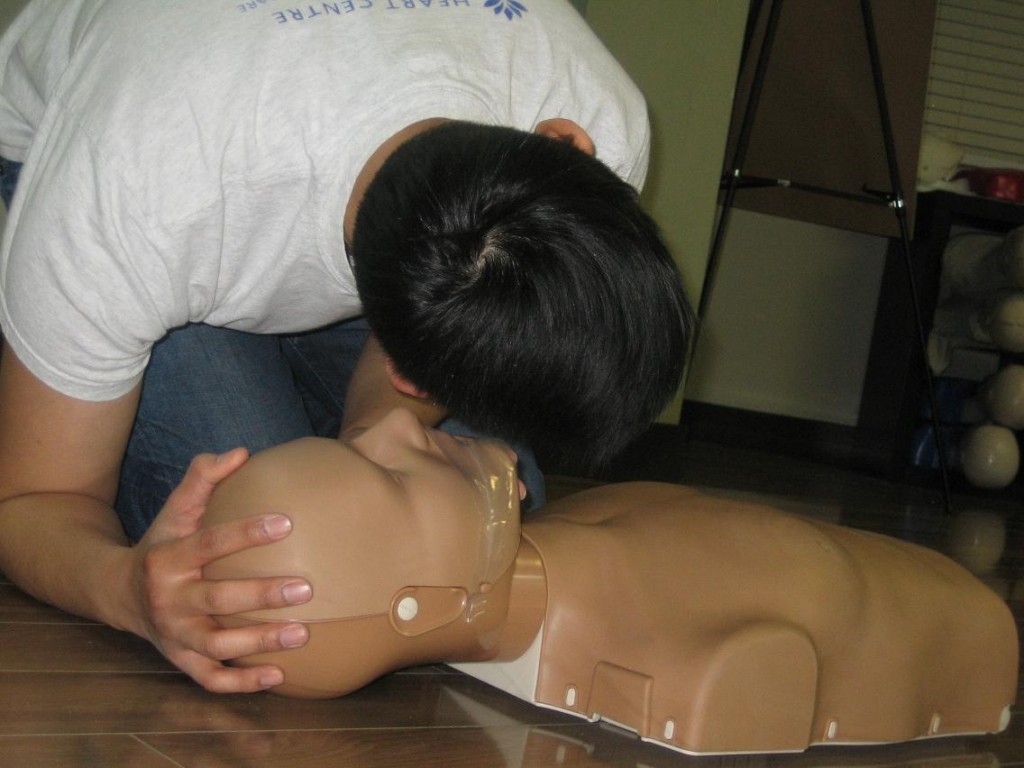 Checking the breath of patient in Emergency Situation with Regina First Aid